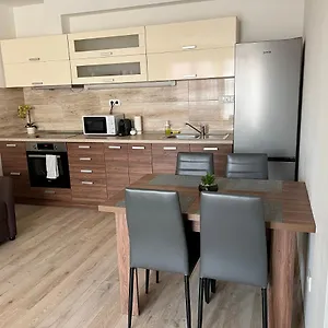 Hatvan Apartament Debreţin
